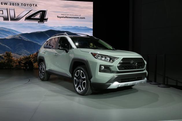 豐田全新RAV4或?qū)⑻峁┢咦?加長30mm的軸距有用了 豐田全新RAV4或?qū)⑻峁┢咦?加長30mm的軸距有用了